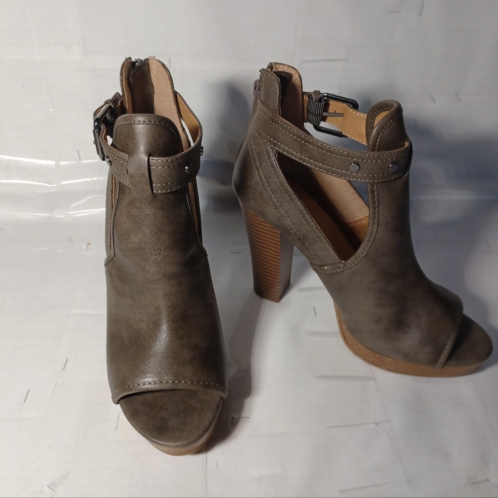 Report open toe heels